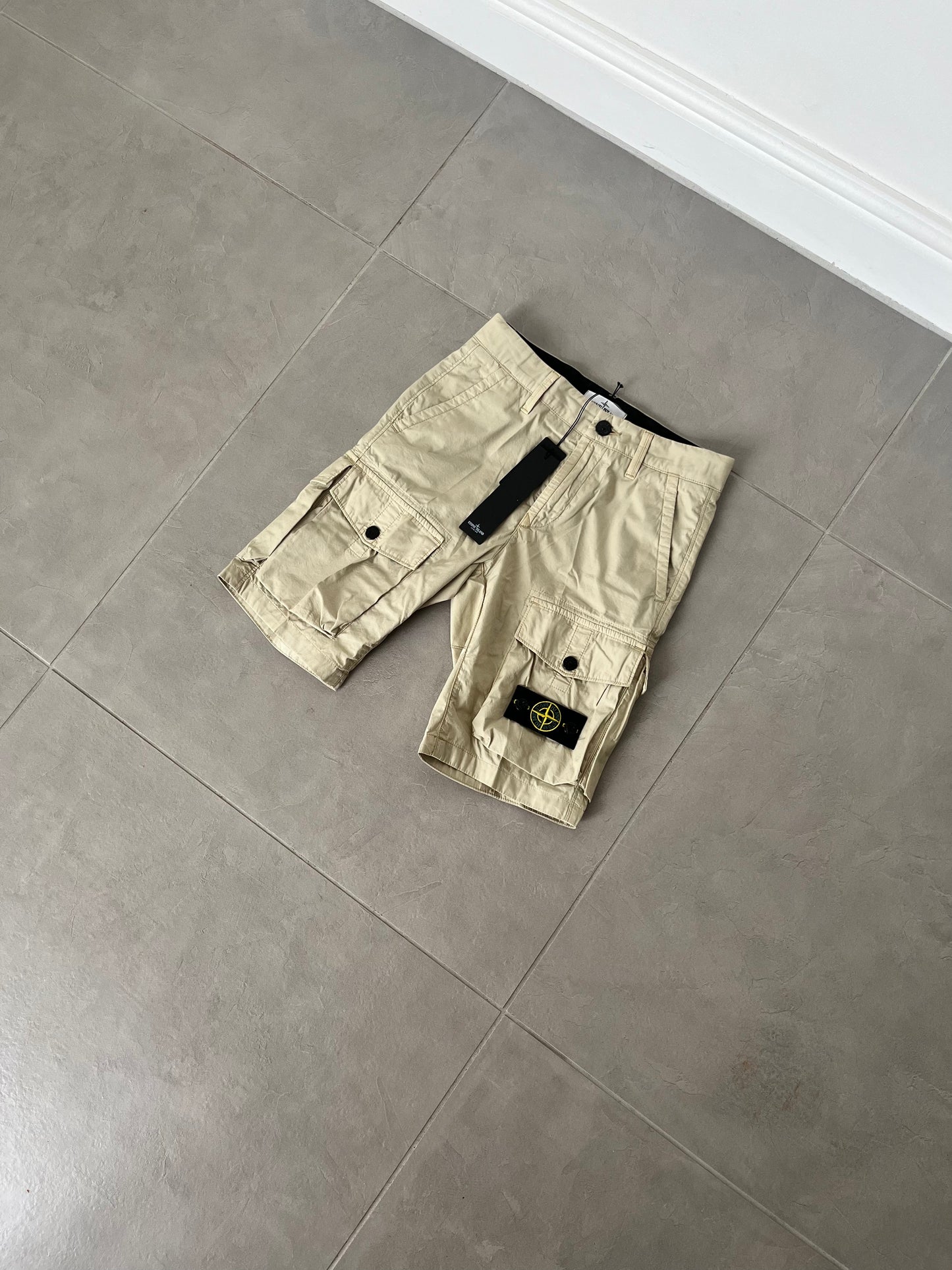 Stone Island Straight Leg Cargo Shorts (Beige)