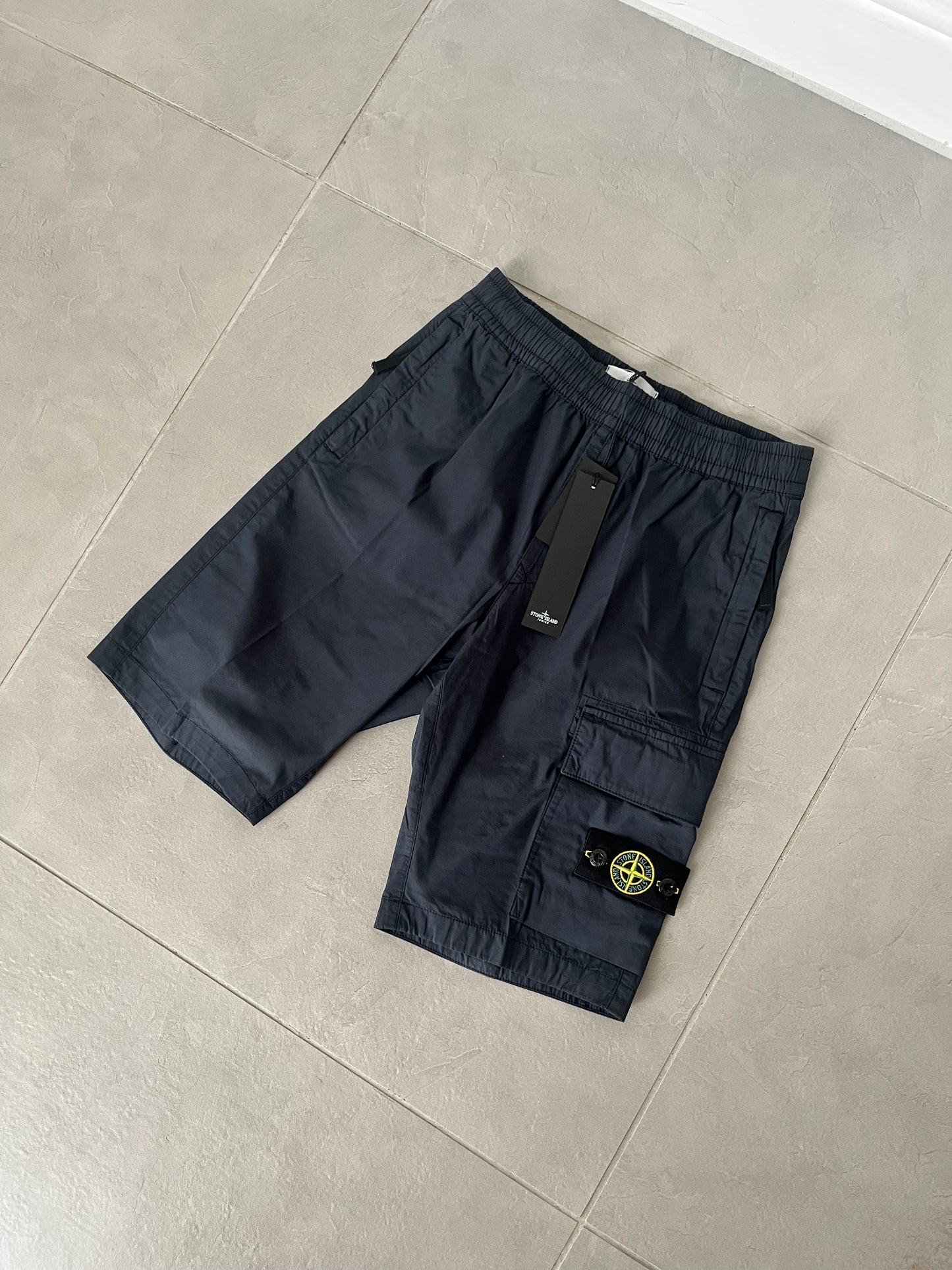 Stone Island Cargo Bermuda Shorts Light Stretch Cotton Canvas (Navy)