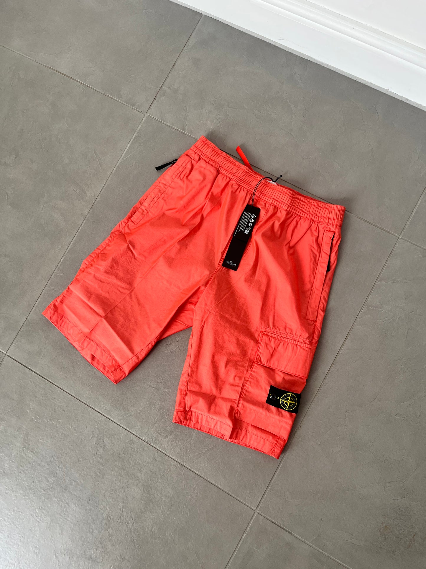 Stone Island Cargo Bermuda Shorts Light Stretch Cotton Canvas (Coral)