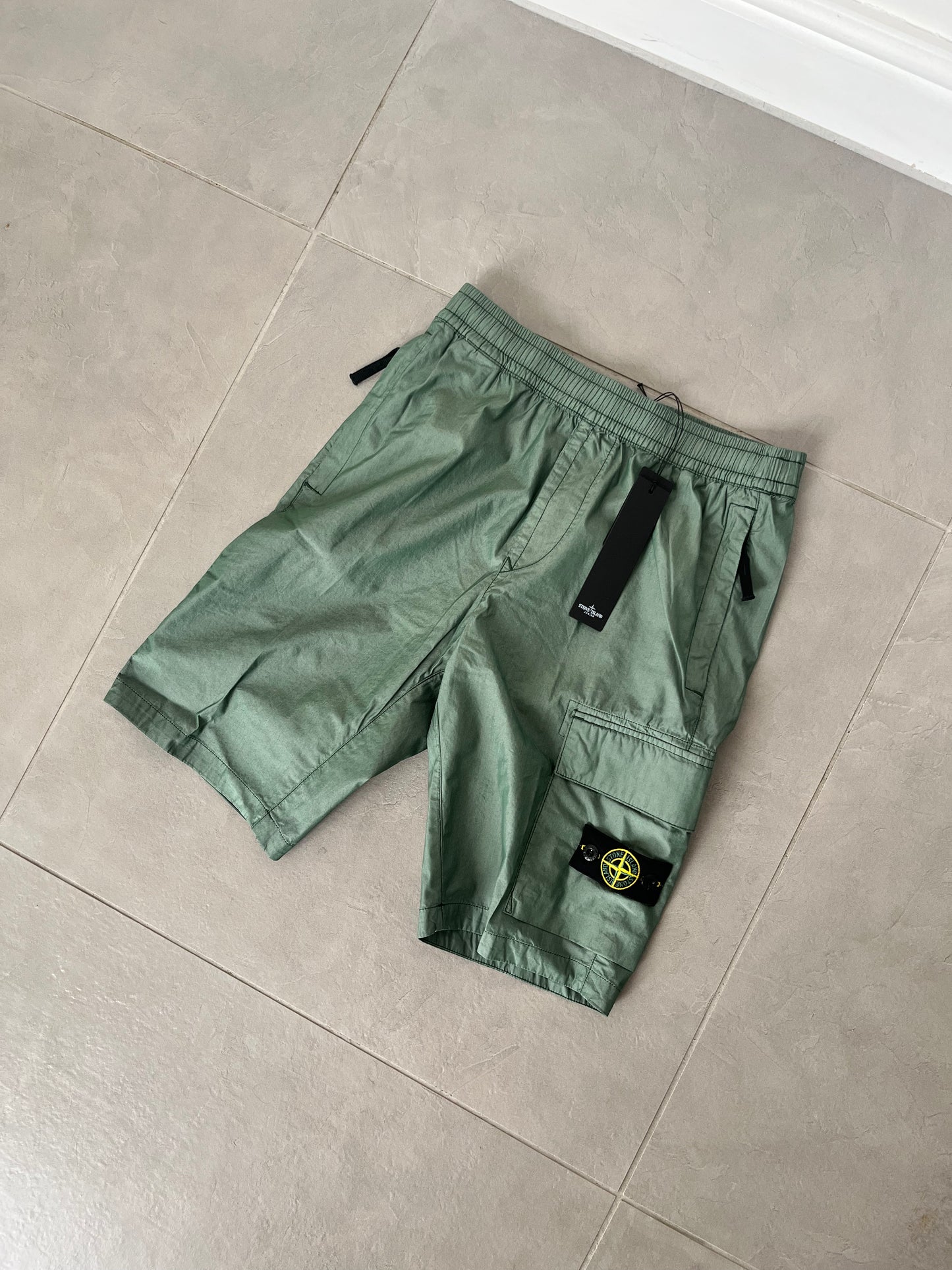 Stone Island Cargo Bermuda Shorts Light Stretch Cotton Canvas (Green)