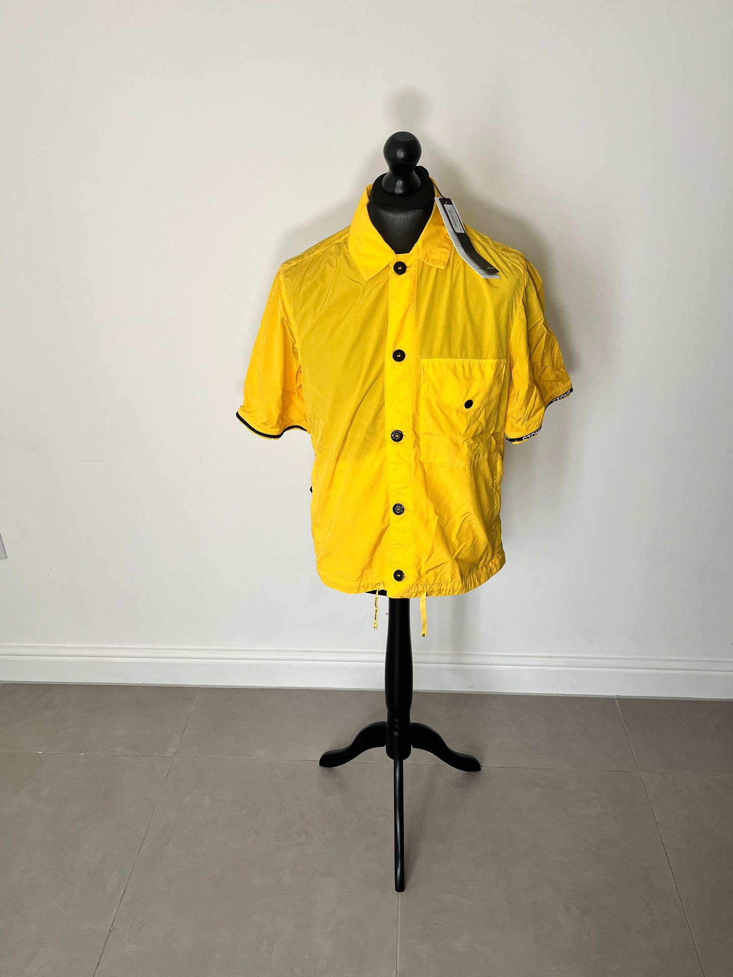 Stone Island Detachable-Sleeves Logo-Trim Shell Jacket (Yellow)