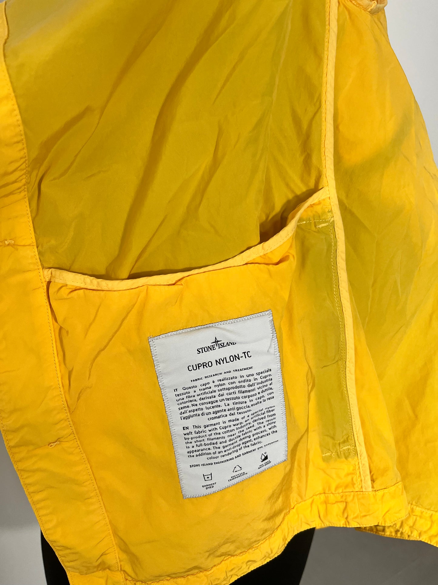 Stone Island Detachable-Sleeves Logo-Trim Shell Jacket (Yellow)